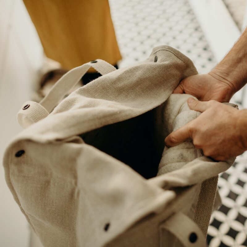 cabas-isotherme-zero-dechet-mains-homme-II-okjo