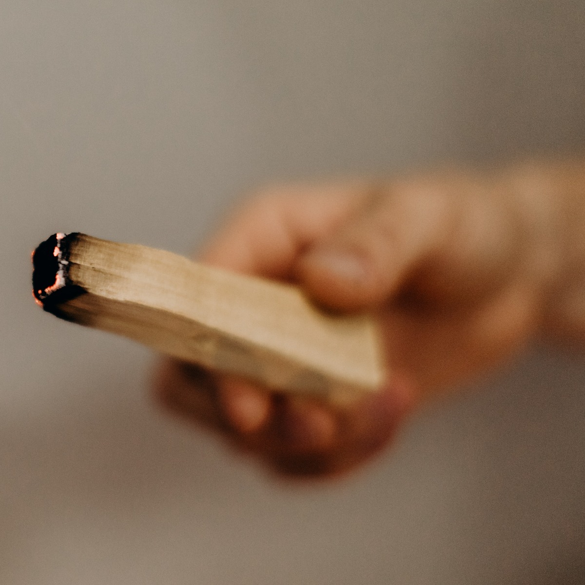 palo-santo-fumee-okjo