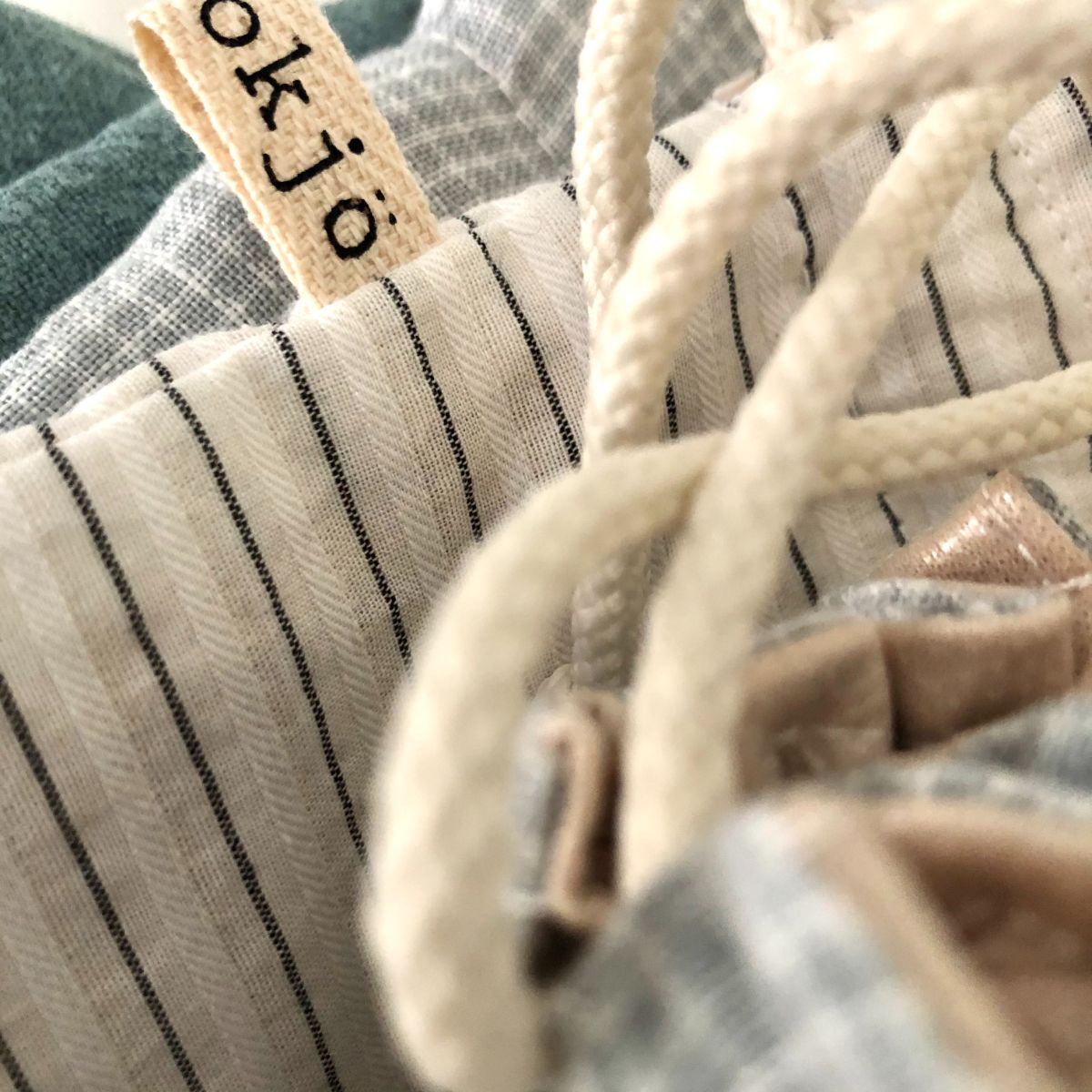 pochon-etanche-okjo-detail-IX