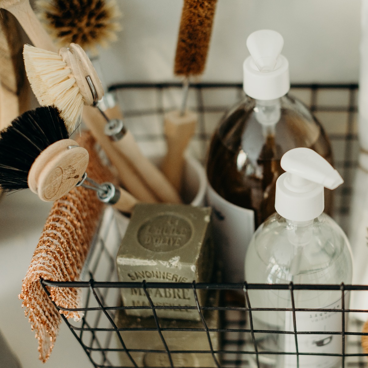 savon-liquide-vaisselle-eponge-cuivre-eponge-naturelle-brosse-coco-essuie-tout-brosse-casserole-okjo