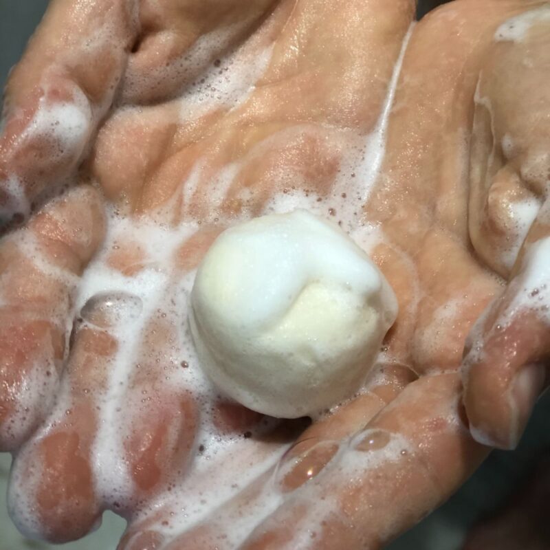 shampoing-solide-mousse-voyage