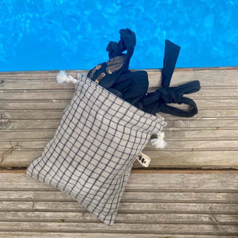 pochon-etanche-grands-carreaux-maillot-de-bain-okjo