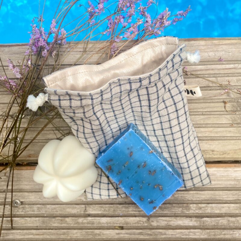 pochon-etanche-grands-carreaux-shampoing-solide-okjo