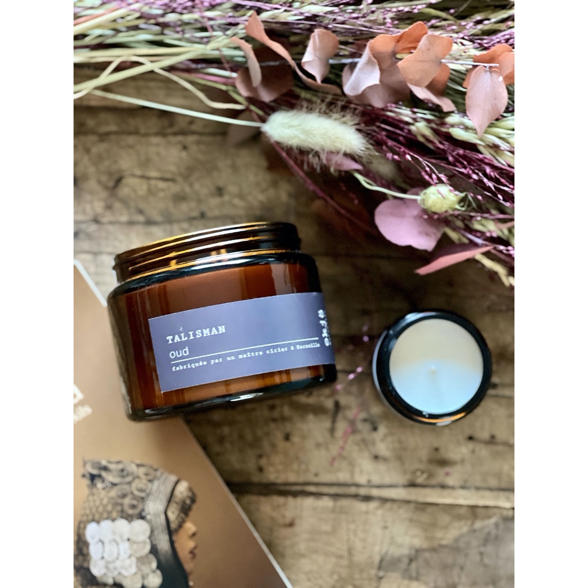 bougie-okjo-talisman-oud-grand-modele-couche