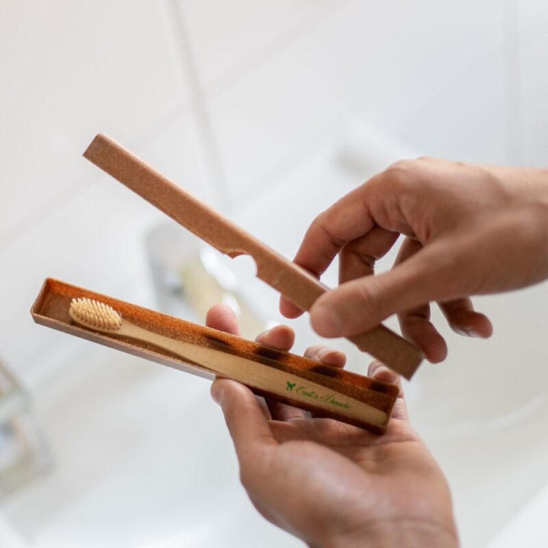 Etui pour brosse à dents en bois liquide