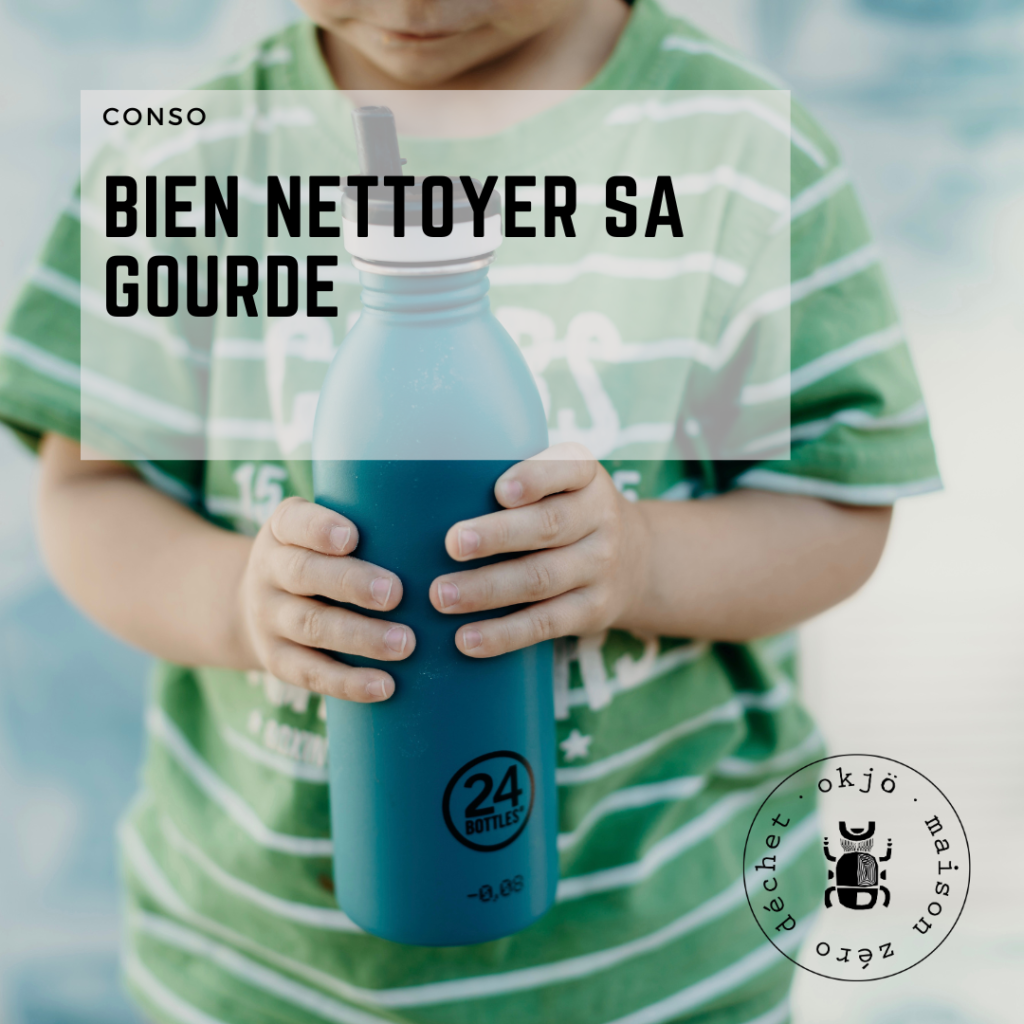 article "bien laver sa gourde". Enfant avec une gourde.